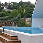 In Ziza, Rooftop Swimming Pool Apartman