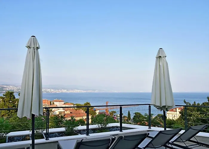 Appartement In Ziza, Rooftop Swimming Pool Opatija