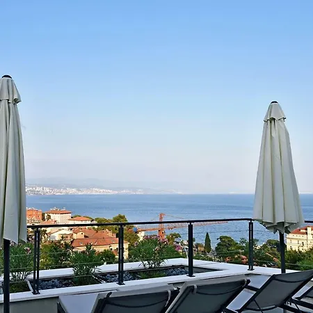 Apartment In Ziza, Rooftop Swimming Pool Opatija