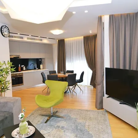 In Ziza, Rooftop Swimming Pool Apartment *