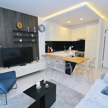 In Ziza, Rooftop Swimming Pool Apartment *