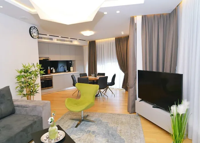 In Ziza, Rooftop Swimming Pool דירה *