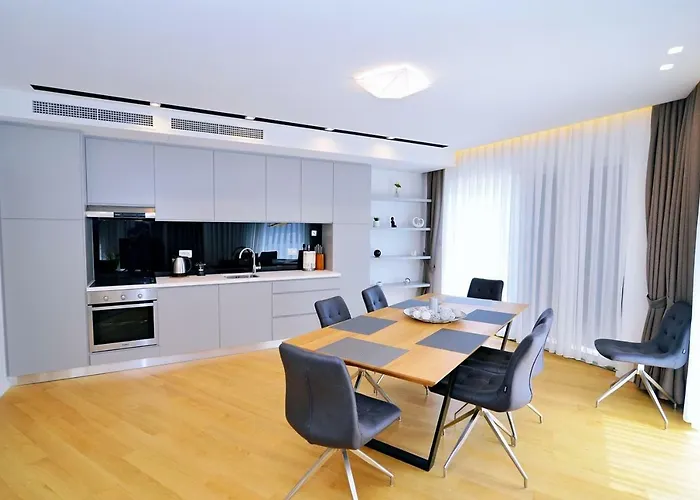 In Ziza, Rooftop Swimming Pool * 오파티아