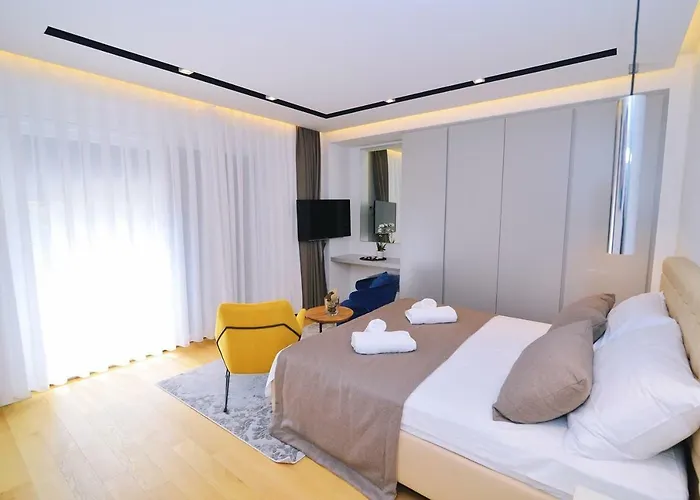 In Ziza, Rooftop Swimming Pool 오파티아