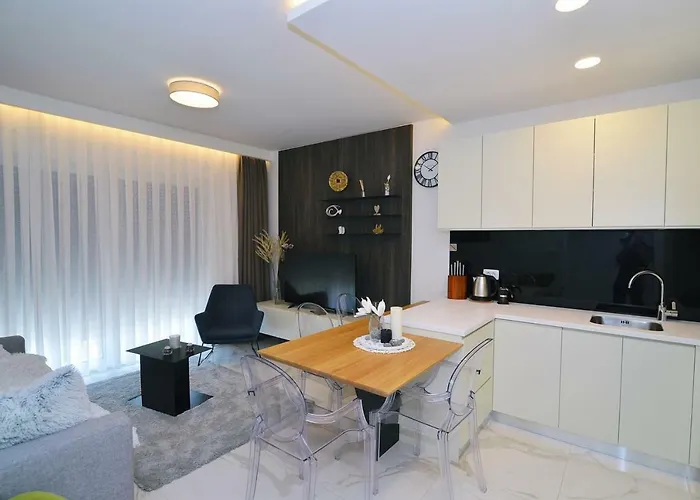 In Ziza, Rooftop Swimming Pool 오파티아